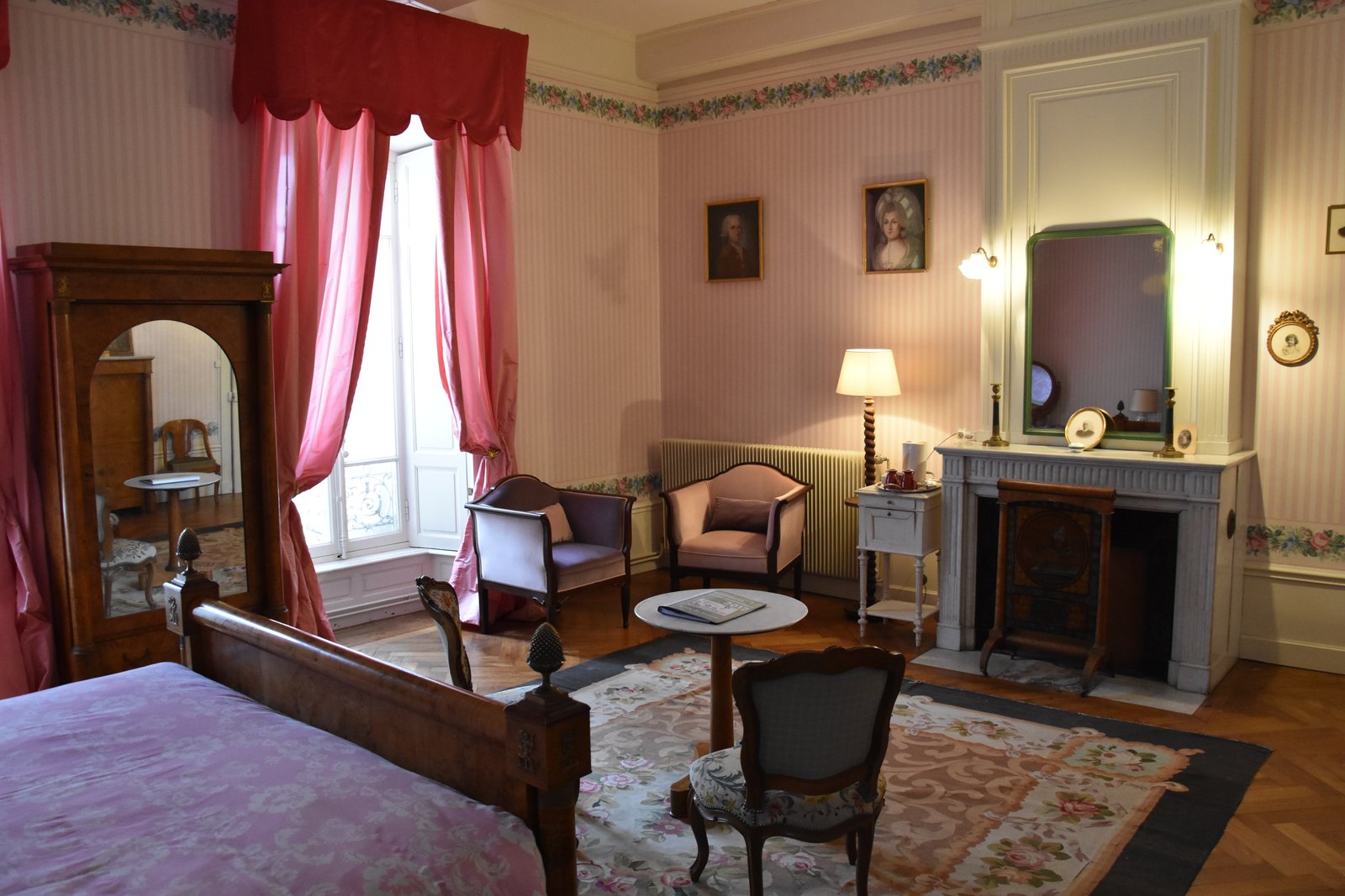 La chambre de Bonne Maman, chambre d'hôtes de 45 m² avec vue sur le parc