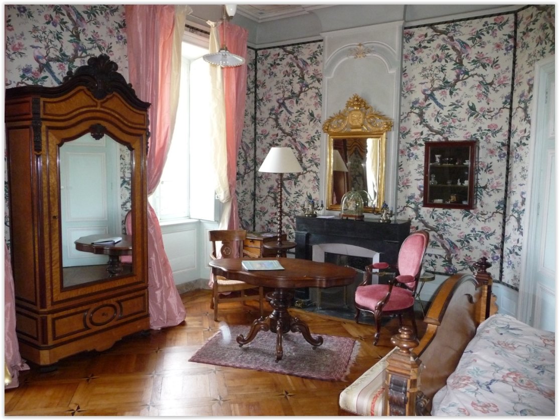 La chambre des Perroquets, papier peint et peintures d'origine de 1850