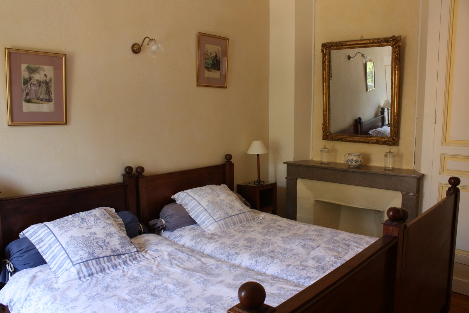 La chambre de Vivien, avec deux lits simples côte à côte